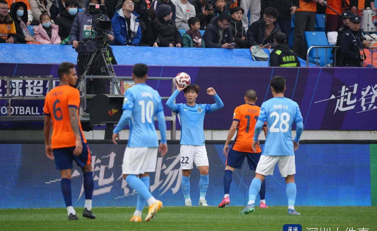 九游APP官网-关于深圳男篮训练开放日，冲刺阶段豪取连胜引观众欢呼，意大利杯在即，更衣室氛围转暖的信息