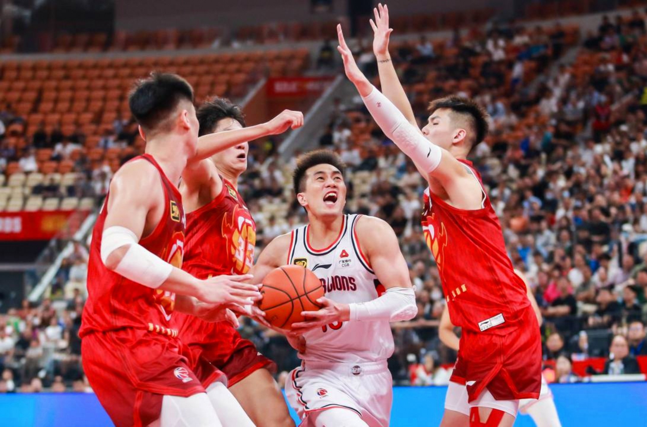 九游游戏中心-今晚广州队调整名单以备CBA常规赛，回应争议环节打磨，管理层满意，赛季目标并未改变的简单介绍